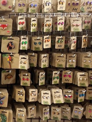 🎄 Blíží se čas Vánoc a s ním i kouzelná atmosféra, kterou můžete dotvořit našimi výrobky z masivního dřeva. Ať už hledáte...